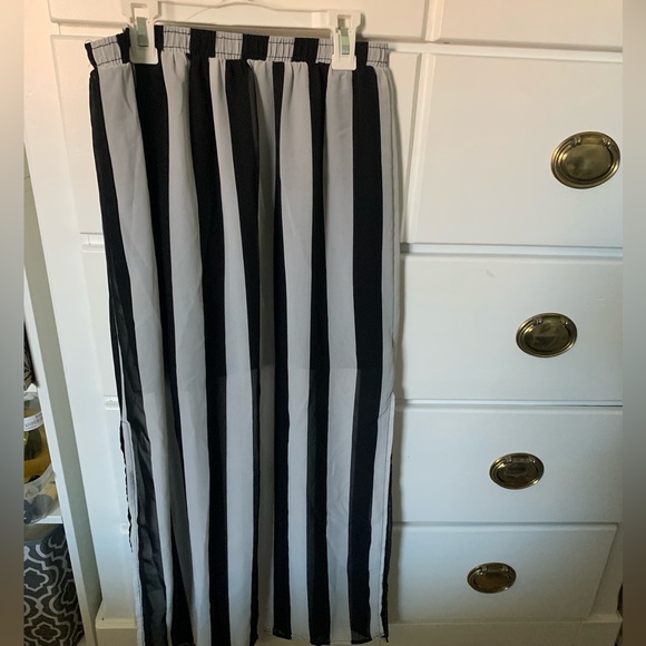 black and white striped skirt. - Picture 2 of 2